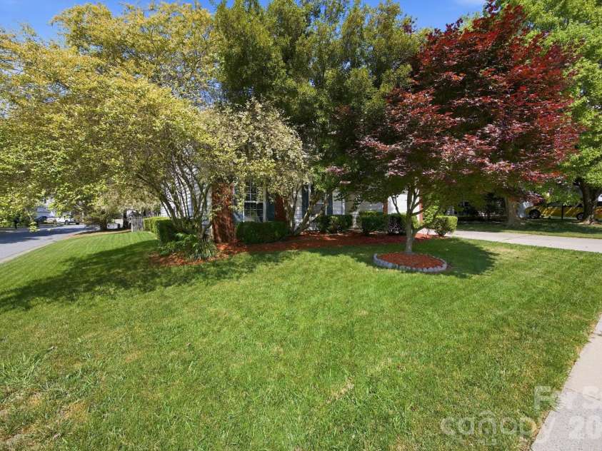 8616 Mineral Ridge Way, Charlotte, NC 28269.  MLS# CAR4377358, YatesRealty ID 17788. 