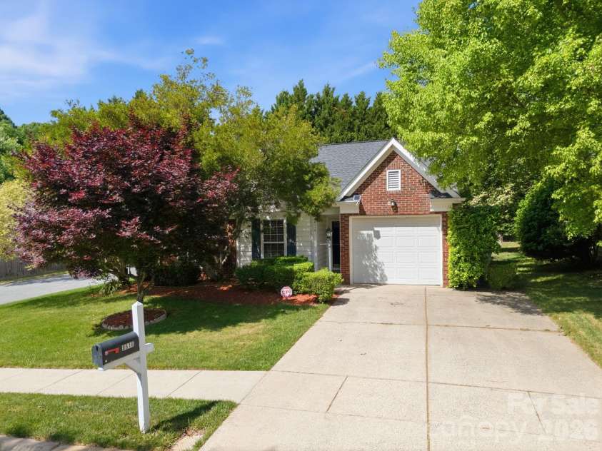 8616 Mineral Ridge Way, Charlotte, NC 28269.  MLS# CAR4377358, YatesRealty ID 17788. 