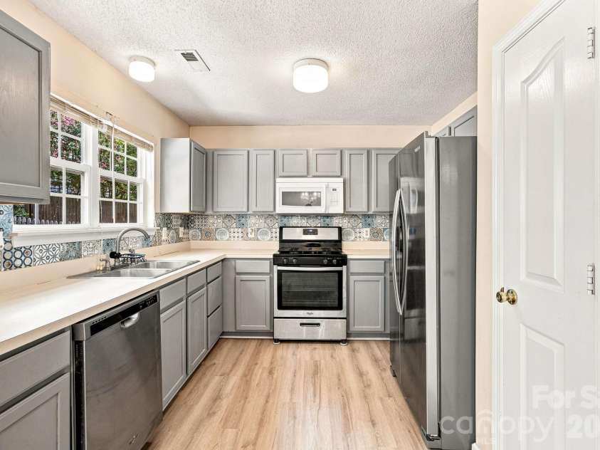8616 Mineral Ridge Way, Charlotte, NC 28269.  MLS# CAR4377358, YatesRealty ID 17788. 