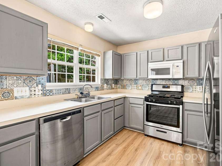 8616 Mineral Ridge Way, Charlotte, NC 28269.  MLS# CAR4377358, YatesRealty ID 17788. 