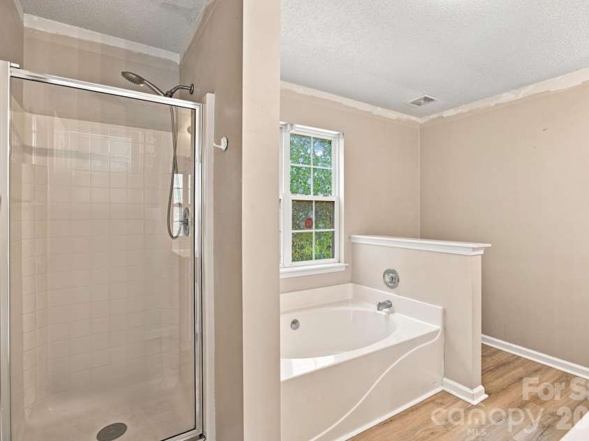 8616 Mineral Ridge Way, Charlotte, NC 28269.  MLS# CAR4377358, YatesRealty ID 17788. 