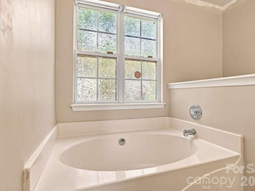 8616 Mineral Ridge Way, Charlotte, NC 28269.  MLS# CAR4377358, YatesRealty ID 17788. 
