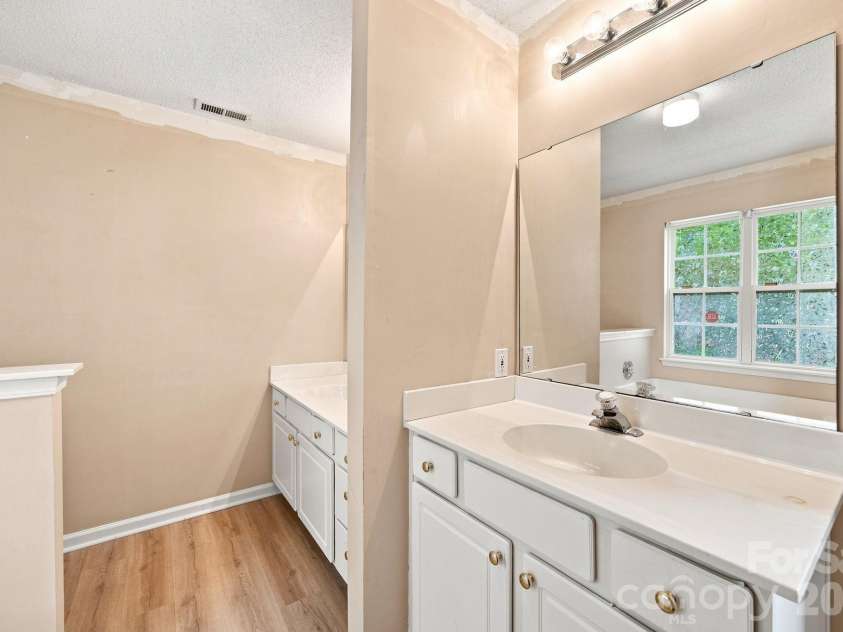 8616 Mineral Ridge Way, Charlotte, NC 28269.  MLS# CAR4377358, YatesRealty ID 17788. 
