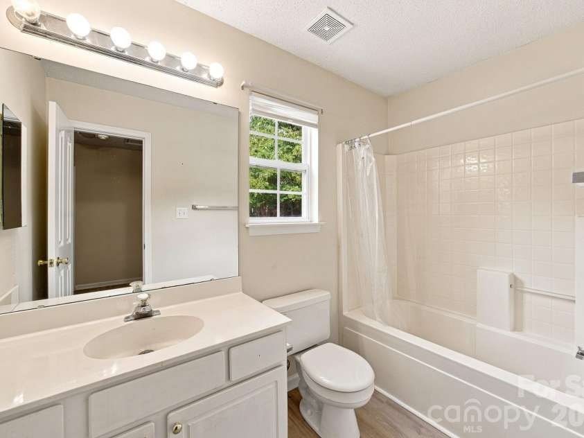 8616 Mineral Ridge Way, Charlotte, NC 28269.  MLS# CAR4377358, YatesRealty ID 17788. 