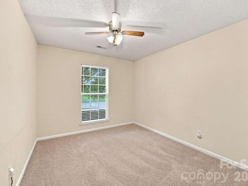 8616 Mineral Ridge Way, Charlotte, NC 28269.  MLS# CAR4377358, YatesRealty ID 17788. 