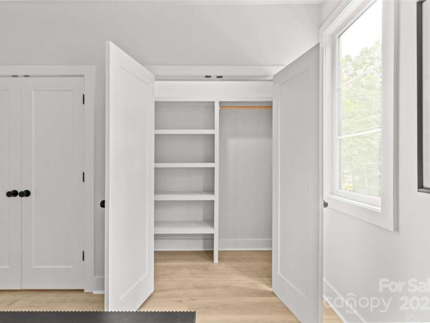 1356 Briar Creek Road, Charlotte, NC 28205.  MLS# CAR4268219, YatesRealty ID 17789. Cutom Built In's