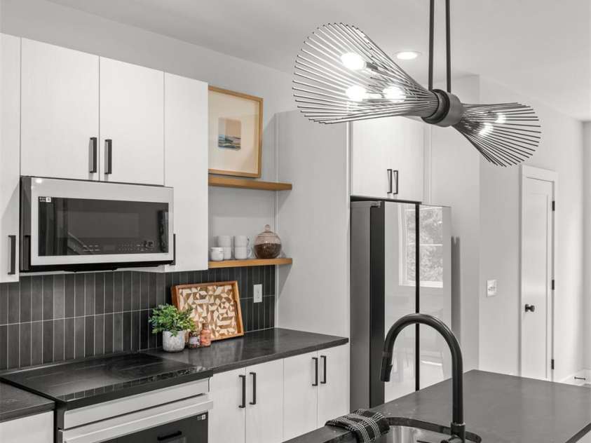 1356 Briar Creek Road, Charlotte, NC 28205.  MLS# CAR4268219, YatesRealty ID 17789. Kitchen