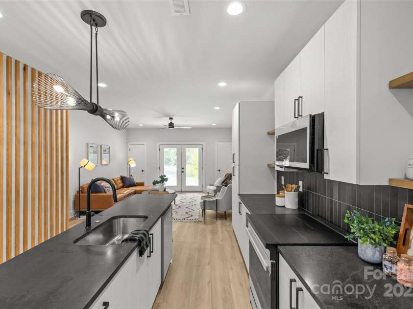 1356 Briar Creek Road, Charlotte, NC 28205.  MLS# CAR4268219, YatesRealty ID 17789. Kitchen