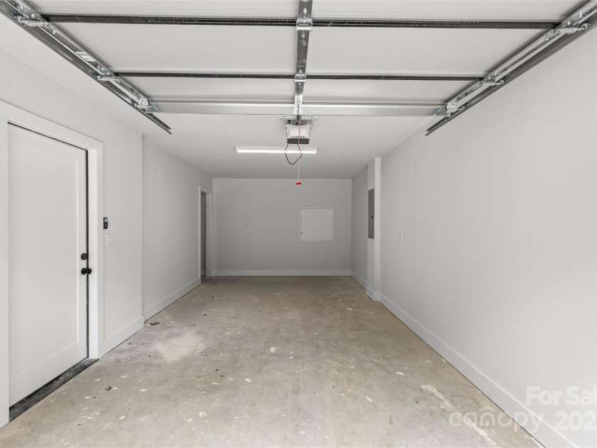 1356 Briar Creek Road, Charlotte, NC 28205.  MLS# CAR4268219, YatesRealty ID 17789. Oversized 1 Car Garage