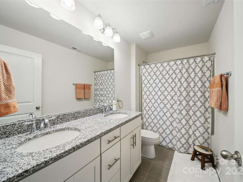 2034 Houle Lane, Charlotte, NC 28214.  MLS# CAR4268029, YatesRealty ID 17790. 