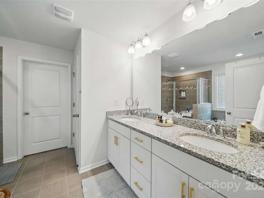 2034 Houle Lane, Charlotte, NC 28214.  MLS# CAR4268029, YatesRealty ID 17790. 