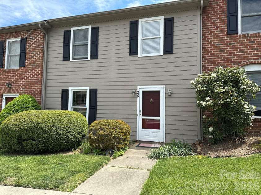26 Sleepy Hollow Lane, Swannanoa, NC 28778.  MLS# CAR4377366, YatesRealty ID 17791. 