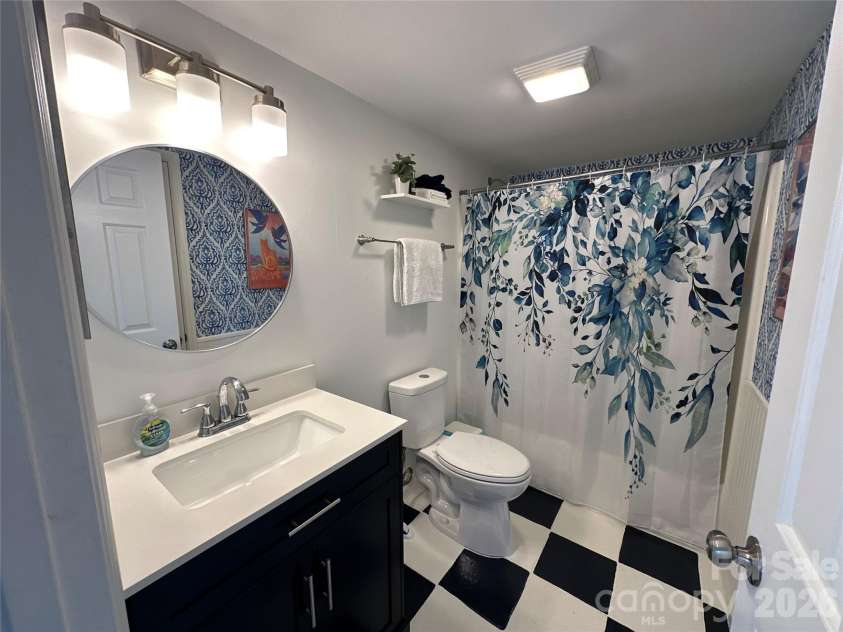 26 Sleepy Hollow Lane, Swannanoa, NC 28778.  MLS# CAR4377366, YatesRealty ID 17791. 
