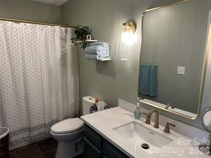 26 Sleepy Hollow Lane, Swannanoa, NC 28778.  MLS# CAR4377366, YatesRealty ID 17791. 