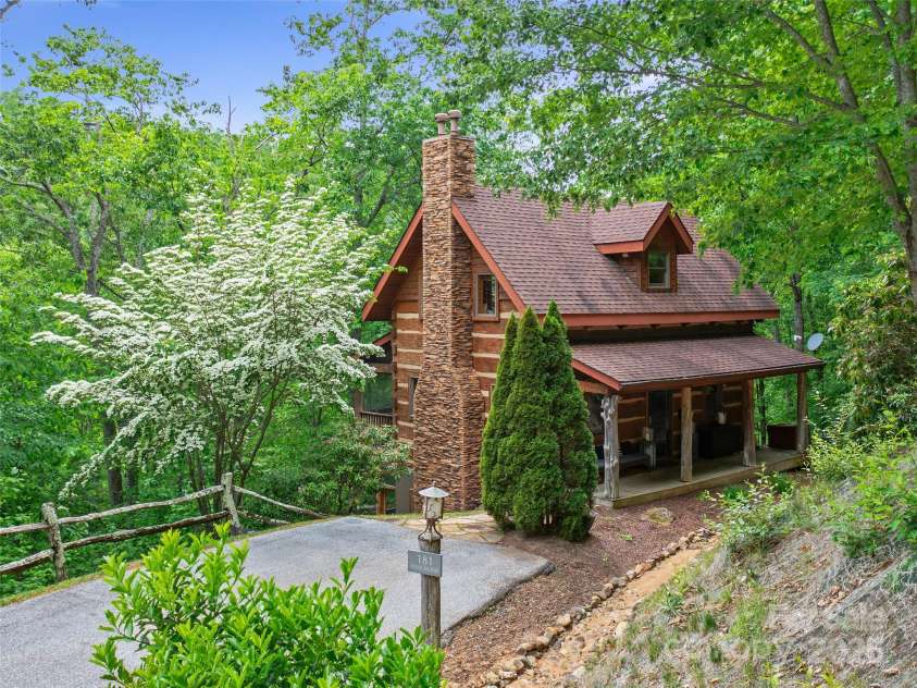 181 Grinnin Sun Road, Burnsville, NC 28714.  MLS# CAR4267765, YatesRealty ID 17792. 