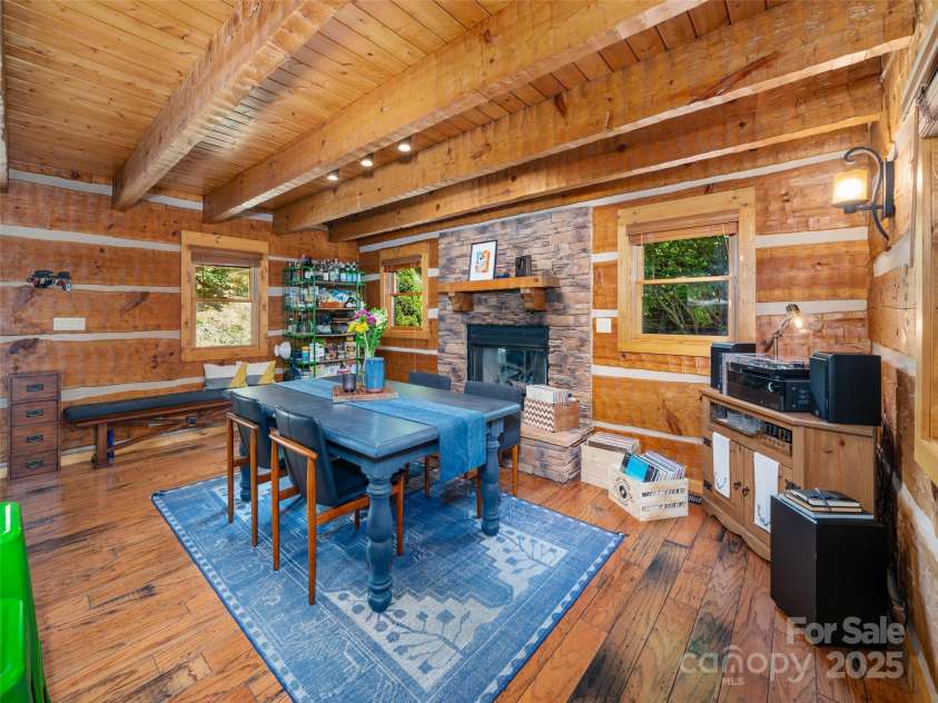 181 Grinnin Sun Road, Burnsville, NC 28714.  MLS# CAR4267765, YatesRealty ID 17792. 