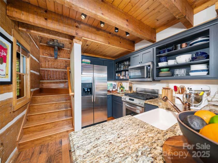 181 Grinnin Sun Road, Burnsville, NC 28714.  MLS# CAR4267765, YatesRealty ID 17792. 