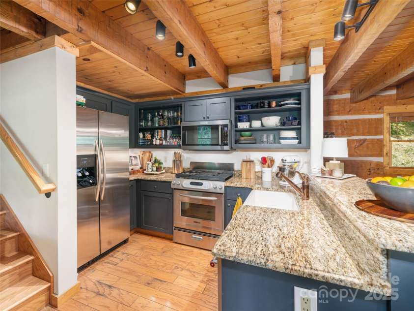 181 Grinnin Sun Road, Burnsville, NC 28714.  MLS# CAR4267765, YatesRealty ID 17792. 