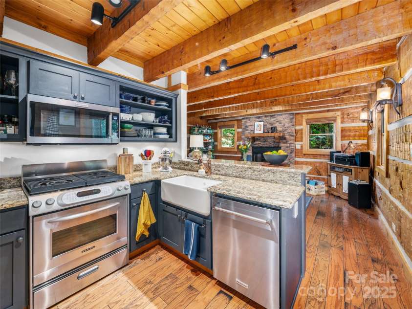 181 Grinnin Sun Road, Burnsville, NC 28714.  MLS# CAR4267765, YatesRealty ID 17792. 