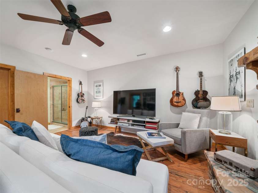 181 Grinnin Sun Road, Burnsville, NC 28714.  MLS# CAR4267765, YatesRealty ID 17792. 