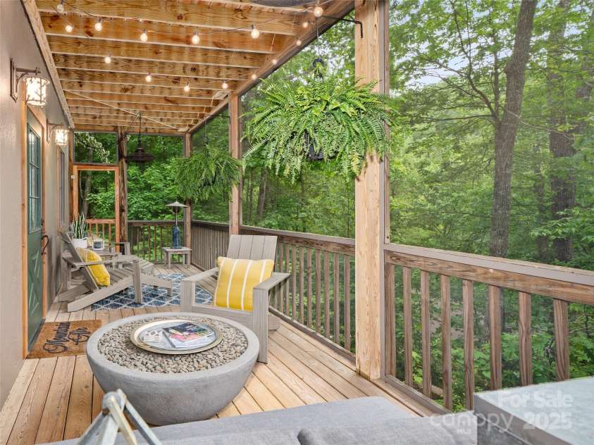 181 Grinnin Sun Road, Burnsville, NC 28714.  MLS# CAR4267765, YatesRealty ID 17792. 