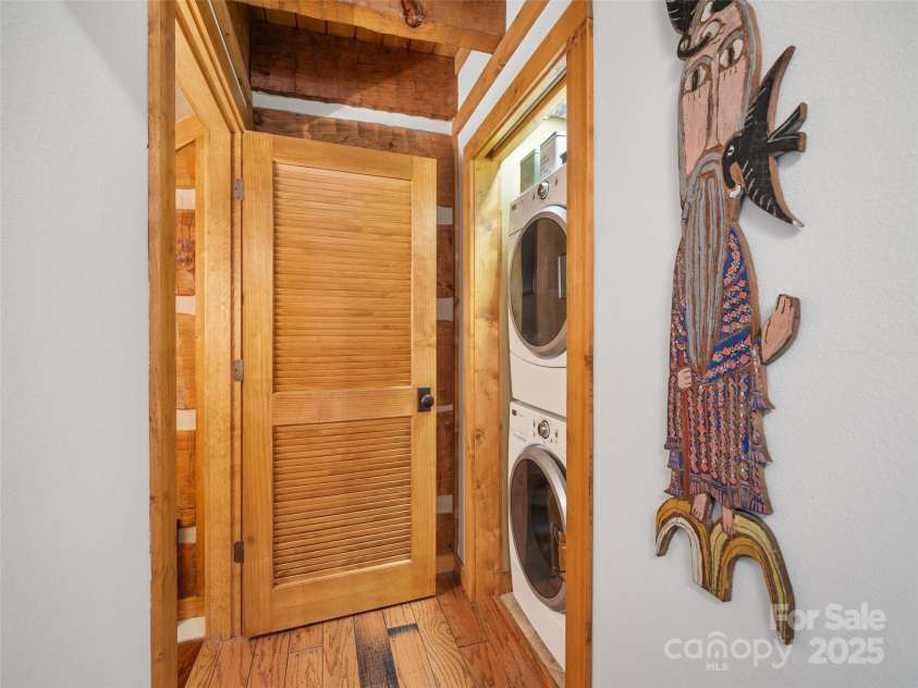 181 Grinnin Sun Road, Burnsville, NC 28714.  MLS# CAR4267765, YatesRealty ID 17792. 