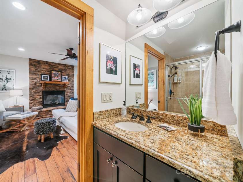 181 Grinnin Sun Road, Burnsville, NC 28714.  MLS# CAR4267765, YatesRealty ID 17792. 