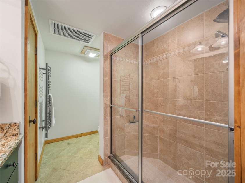 181 Grinnin Sun Road, Burnsville, NC 28714.  MLS# CAR4267765, YatesRealty ID 17792. 