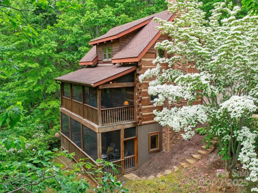 181 Grinnin Sun Road, Burnsville, NC 28714.  MLS# CAR4267765, YatesRealty ID 17792. 