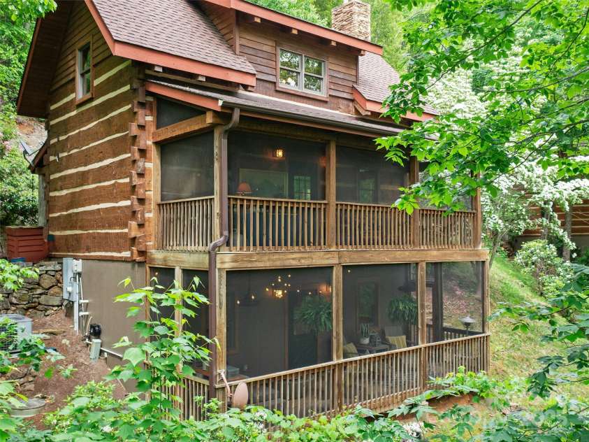 181 Grinnin Sun Road, Burnsville, NC 28714.  MLS# CAR4267765, YatesRealty ID 17792. 