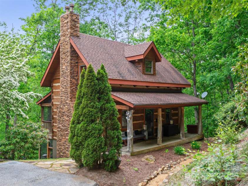 181 Grinnin Sun Road, Burnsville, NC 28714.  MLS# CAR4267765, YatesRealty ID 17792. 