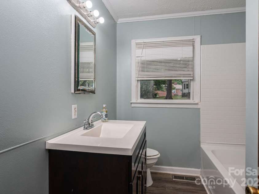 535 Norman Fair Avenue, Lincolnton, NC 28092.  MLS# CAR4266150, YatesRealty ID 17793. Bathroom