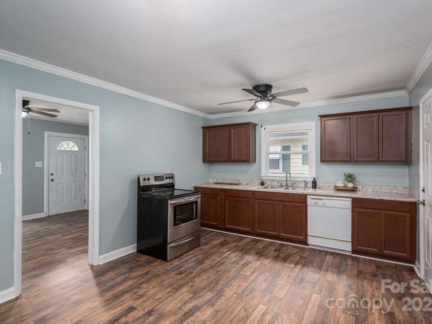 535 Norman Fair Avenue, Lincolnton, NC 28092.  MLS# CAR4266150, YatesRealty ID 17793. Kitchen