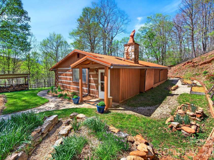 32 Seldom Home Drive, Black Mountain, NC 28711.  MLS# CAR4362440, YatesRealty ID 17794. 