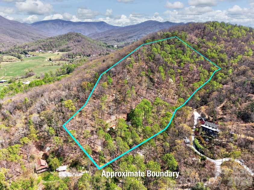 32 Seldom Home Drive, Black Mountain, NC 28711.  MLS# CAR4362440, YatesRealty ID 17794. 