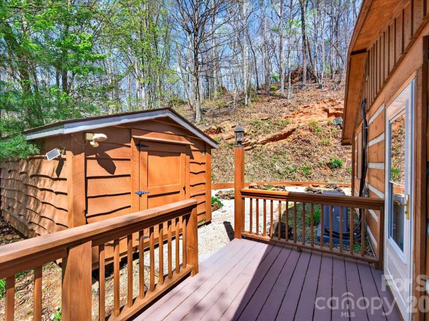 32 Seldom Home Drive, Black Mountain, NC 28711.  MLS# CAR4362440, YatesRealty ID 17794. 