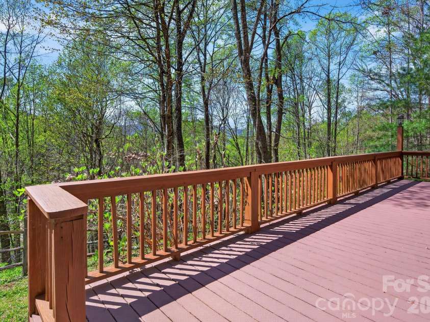 32 Seldom Home Drive, Black Mountain, NC 28711.  MLS# CAR4362440, YatesRealty ID 17794. 
