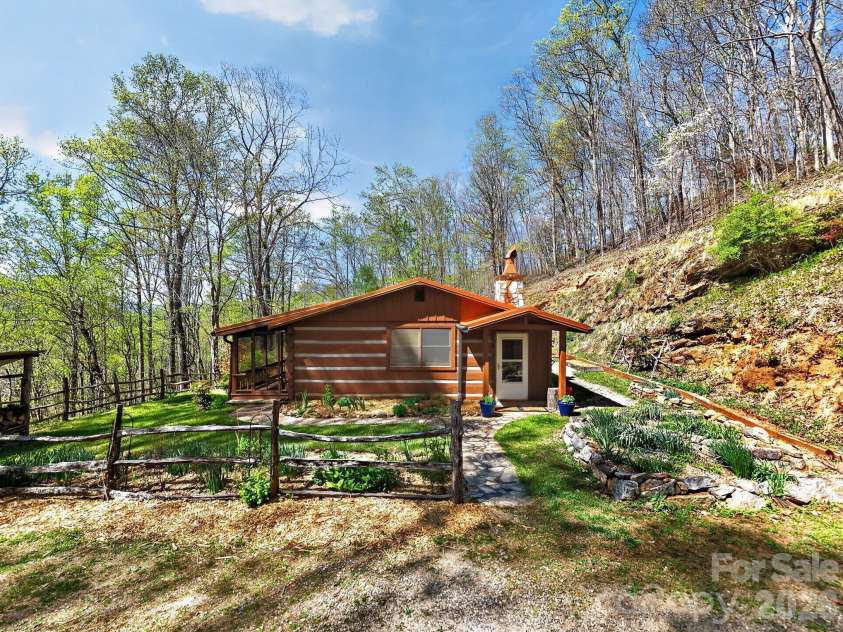 32 Seldom Home Drive, Black Mountain, NC 28711.  MLS# CAR4362440, YatesRealty ID 17794. 