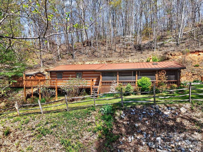 32 Seldom Home Drive, Black Mountain, NC 28711.  MLS# CAR4362440, YatesRealty ID 17794. 