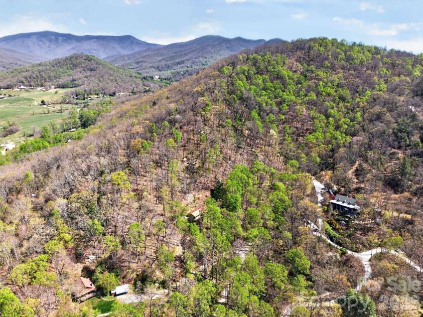 32 Seldom Home Drive, Black Mountain, NC 28711.  MLS# CAR4362440, YatesRealty ID 17794. 