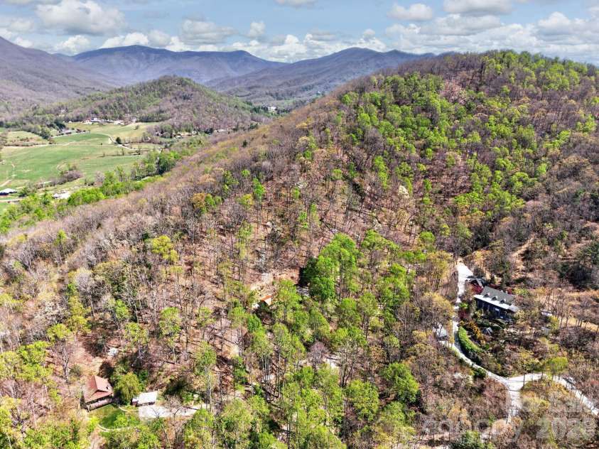 32 Seldom Home Drive, Black Mountain, NC 28711.  MLS# CAR4362440, YatesRealty ID 17794. 