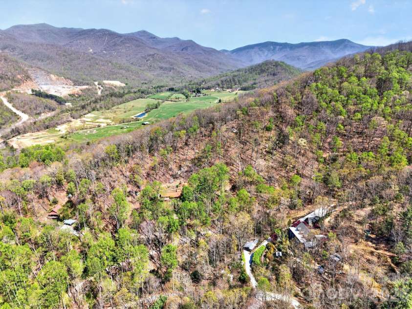 32 Seldom Home Drive, Black Mountain, NC 28711.  MLS# CAR4362440, YatesRealty ID 17794. 