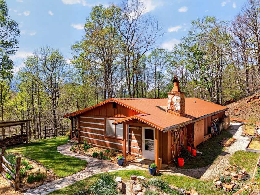 32 Seldom Home Drive, Black Mountain, NC 28711.  MLS# CAR4362440, YatesRealty ID 17794. 