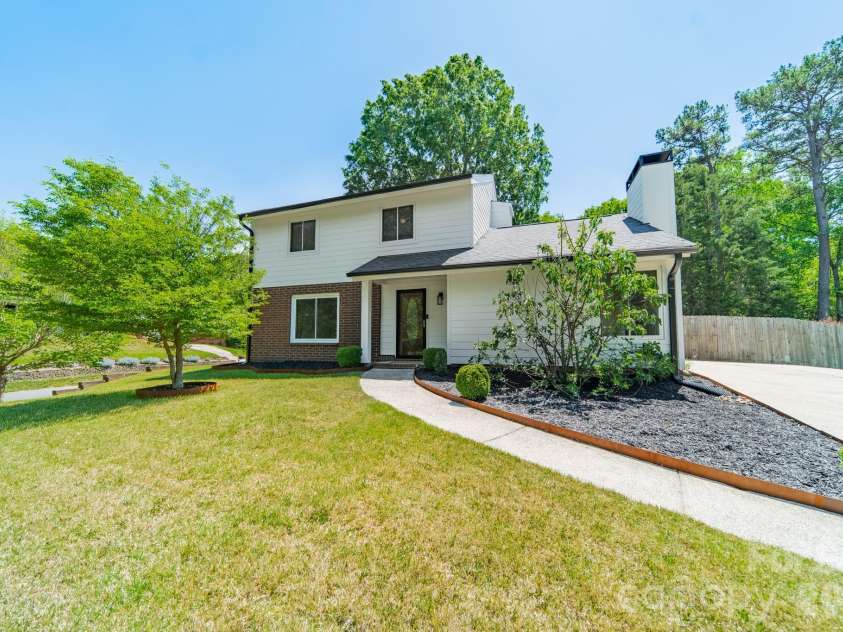 801 Sonata Place, Charlotte, NC 28211.  MLS# CAR4369314, YatesRealty ID 17796. 