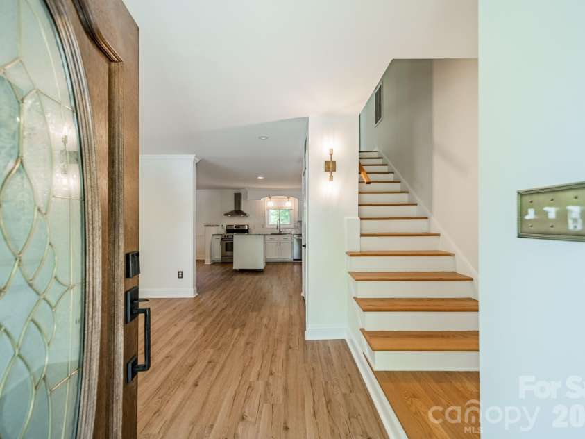 801 Sonata Place, Charlotte, NC 28211.  MLS# CAR4369314, YatesRealty ID 17796. 