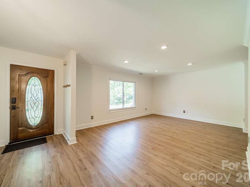 801 Sonata Place, Charlotte, NC 28211.  MLS# CAR4369314, YatesRealty ID 17796. 