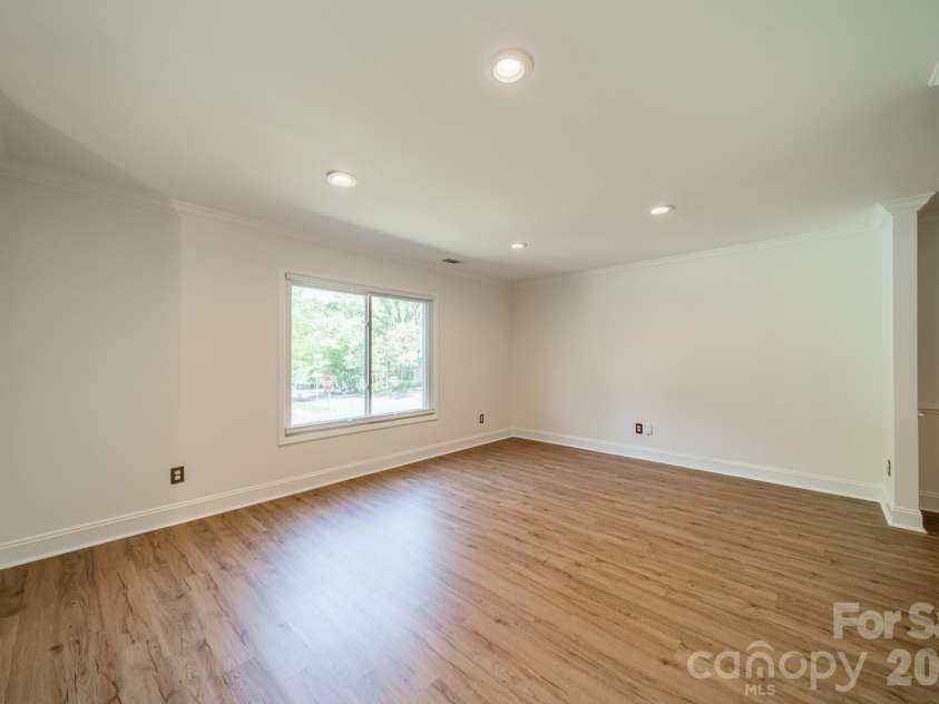 801 Sonata Place, Charlotte, NC 28211.  MLS# CAR4369314, YatesRealty ID 17796. 