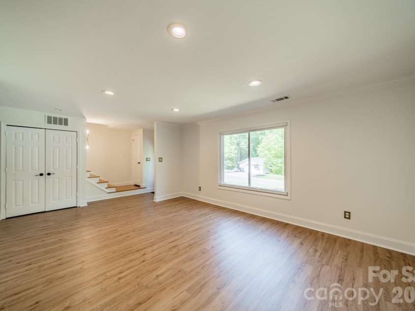 801 Sonata Place, Charlotte, NC 28211.  MLS# CAR4369314, YatesRealty ID 17796. 