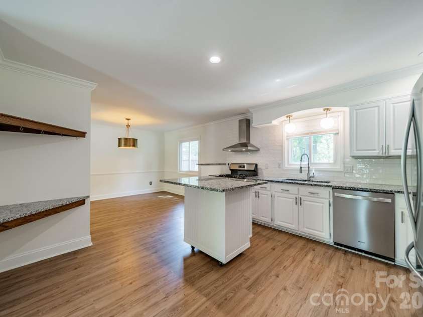 801 Sonata Place, Charlotte, NC 28211.  MLS# CAR4369314, YatesRealty ID 17796. 