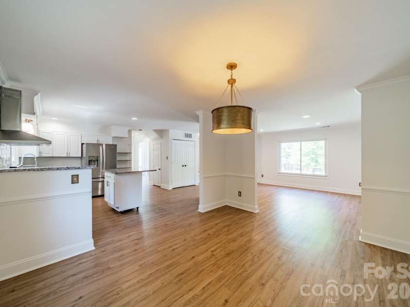 801 Sonata Place, Charlotte, NC 28211.  MLS# CAR4369314, YatesRealty ID 17796. 